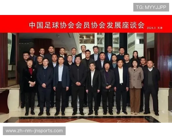 足球赛事中的幕后工作人员与组织运作